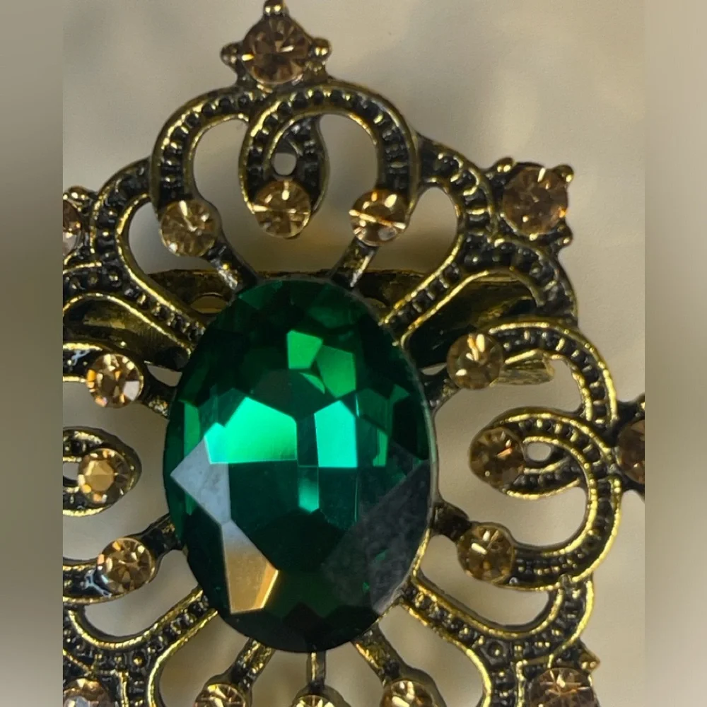 Elegant Green and Gold tone Pendant